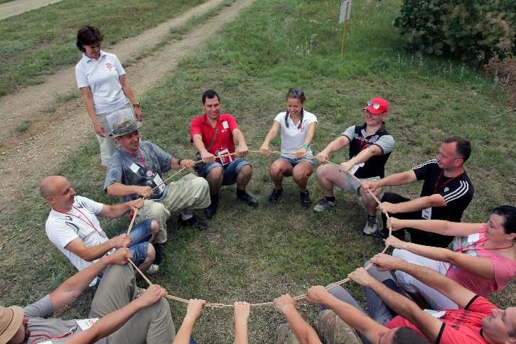 Командные игры на сплочение коллектива для подростков в лагере: веселые и подвижные