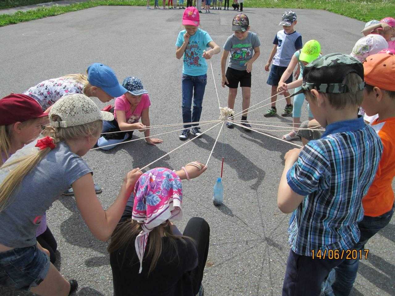 Игровая 1 июня. Веселые игры на улице. Соревнования для детей в летнем лагере. Игровая программа весёлая для детей. Весёлые соревнования для детей на улице летом.