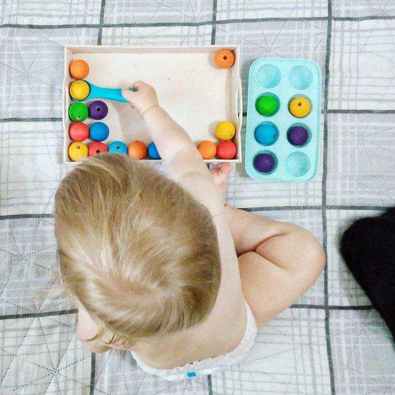 Игры и развивающие занятия для детей от рождения до 1 года по месяцам