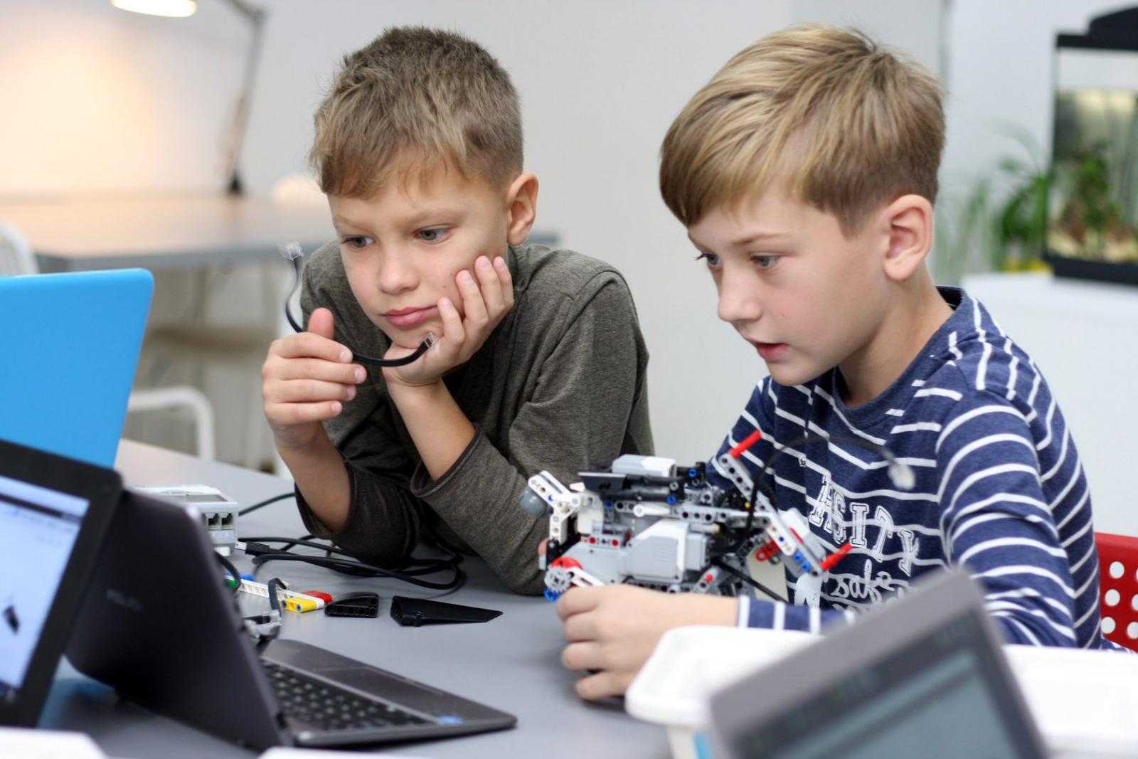 Свой бизнес: как открыть клуб робототехники для детей и подростков