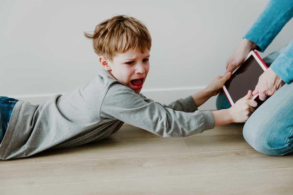 Зависимость от телефона у детей: признаки и методы борьбы